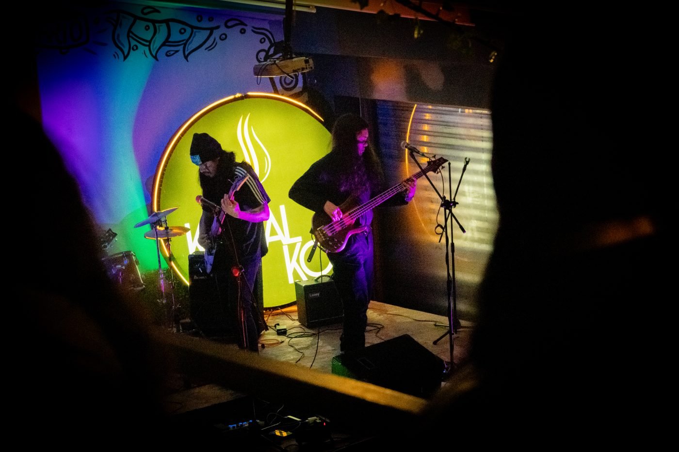 Krohma completo en el escenario circular, Kutral Ko